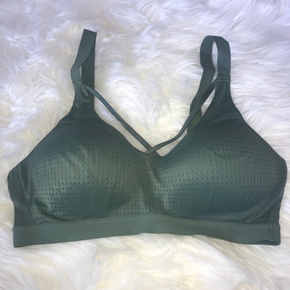 Victoria sport strappy lightweight sports bra